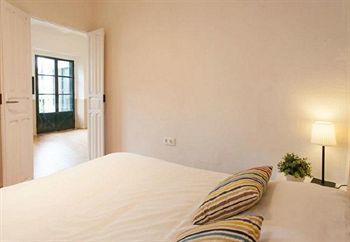 Plaza De Santa Cruz Apartment *